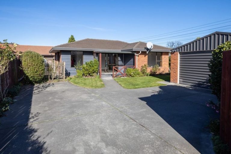 Photo of property in 2/83 Middlepark Road, Sockburn, Christchurch, 8042