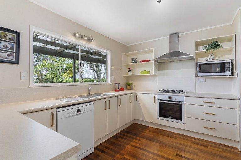 Photo of property in 14 Tui Vale Road, Shelly Park, Auckland, 2014