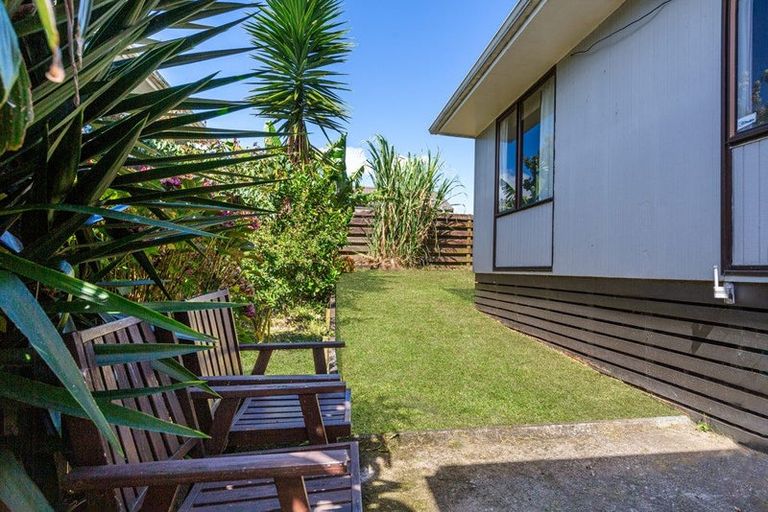 Photo of property in 2/10 Nearco Street, Randwick Park, Auckland, 2105
