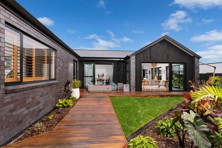 Photo of property in 4a Roland Road, Greenhithe, Auckland, 0632