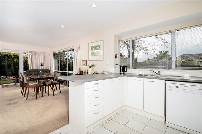 Photo of property in 22 Suncrest Drive, West Harbour, Auckland, 0618