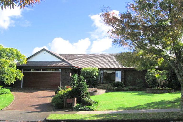 Photo of property in 3 Parramatta Place, Botany Downs, Auckland, 2010