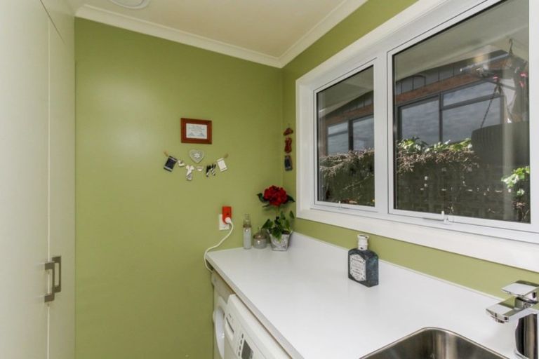 Photo of property in 423 Devon Street East, Strandon, New Plymouth, 4312