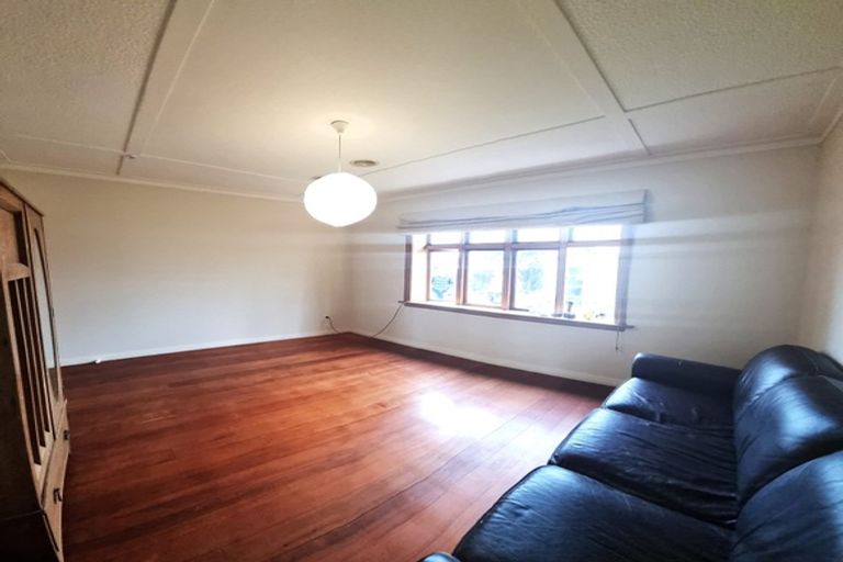 Photo of property in 122a Apu Crescent, Lyall Bay, Wellington, 6022