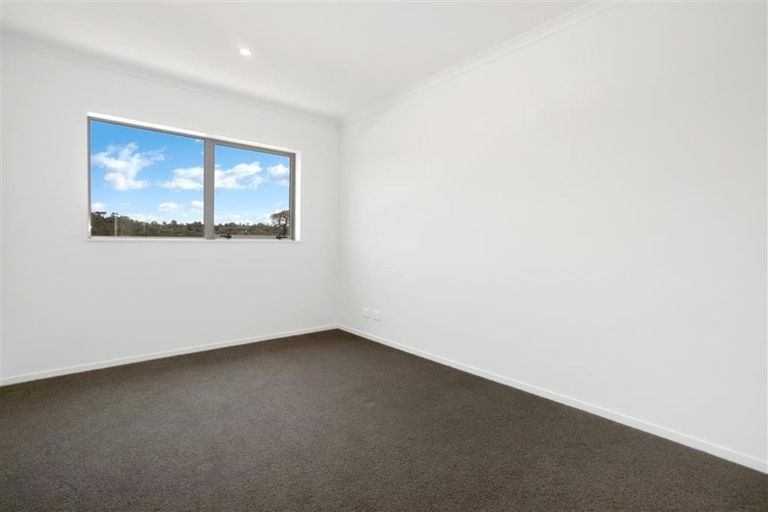 Photo of property in 40 Vincent Mcgrath Crescent, Swanson, Auckland, 0614