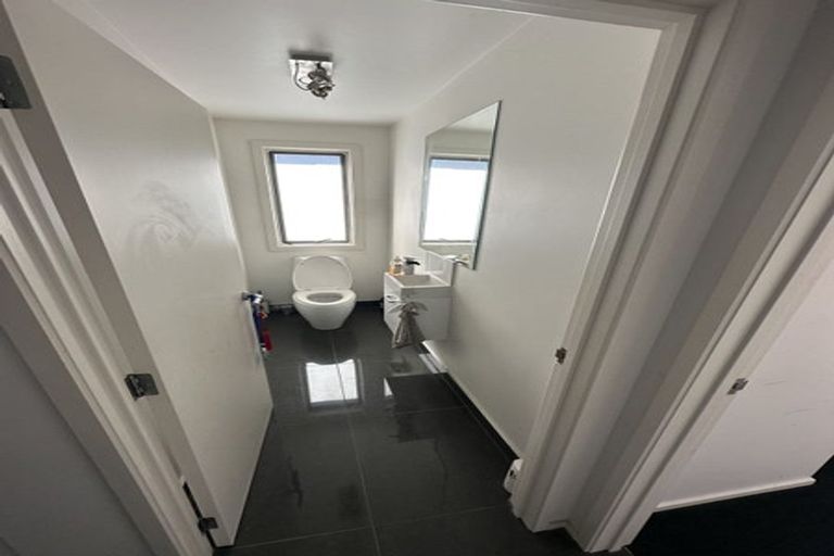 Photo of property in 51e Rimutaka Place, Titirangi, Auckland, 0604