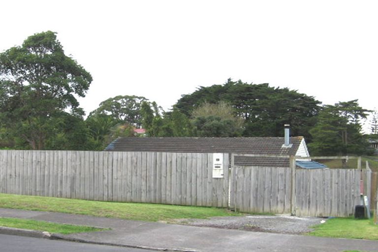 Photo of property in 33 Cyril Crescent, West Harbour, Auckland, 0618