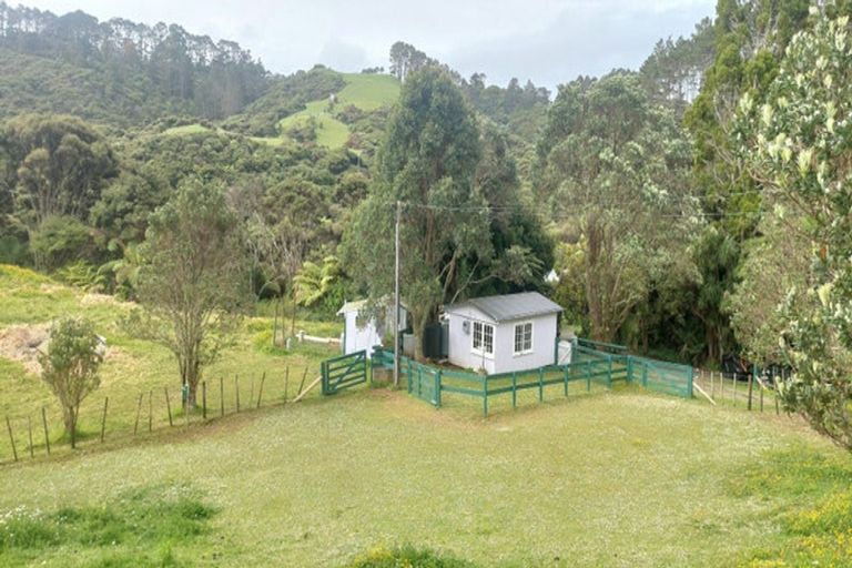 Photo of property in 90 Lone Kauri Road, Karekare, Auckland, 0772