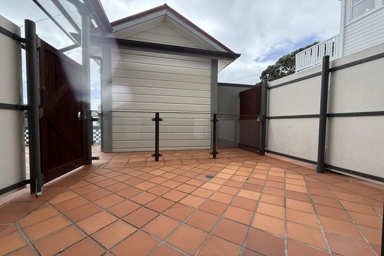 Photo of property in 50c Hawker Street, Mount Victoria, Wellington, 6011