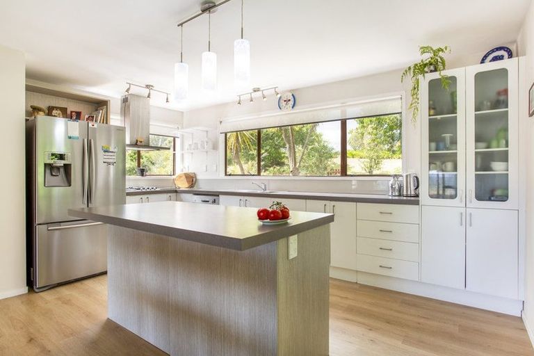 Photo of property in 93 Garfield Road, Helensville, 0800