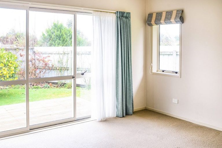 Photo of property in 41 Caulfield Place, Pukehangi, Rotorua, 3015
