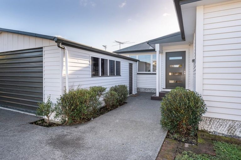 Photo of property in 221 Weston Road, St Albans, Christchurch, 8052