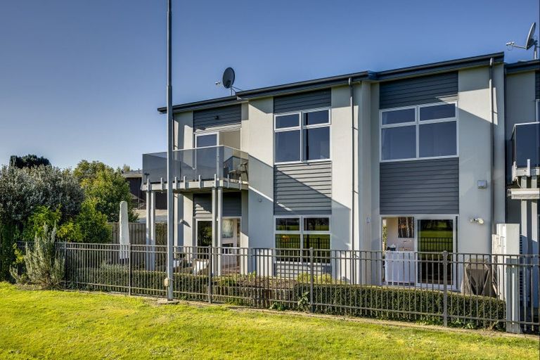 Photo of property in 12 Bray Place, Havelock North, 4130