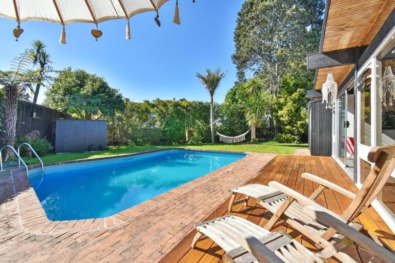 Photo of property in 28 Kahurangi Place, Snells Beach, 0920