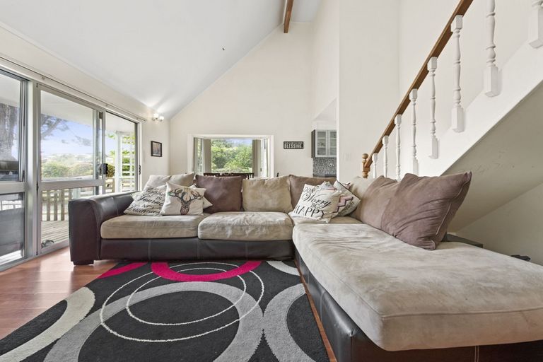 Photo of property in 35 Resolution Road, Welcome Bay, Tauranga, 3112