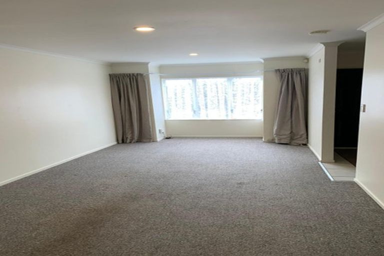 Photo of property in 10 Rosandich Drive, Sunnyvale, Auckland, 0612