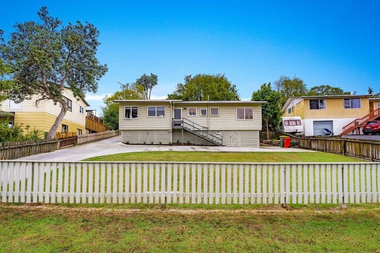 Photo of property in 64a Brian Crescent, Stanmore Bay, Whangaparaoa, 0932