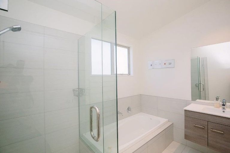 Photo of property in 10 Mcleod Avenue, Wanaka, 9305