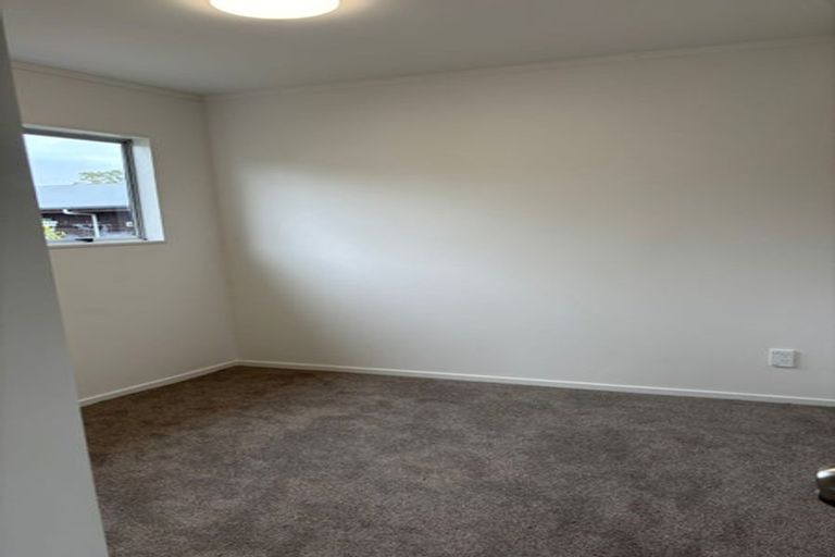 Photo of property in 2/23 Lyren Place, Half Moon Bay, Auckland, 2012