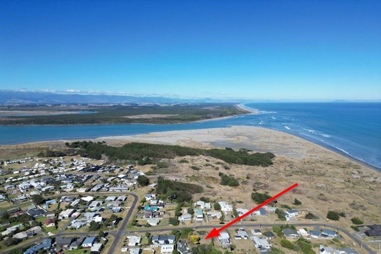 Photo of property in 9 Mack Street, Foxton Beach, Foxton, 4815