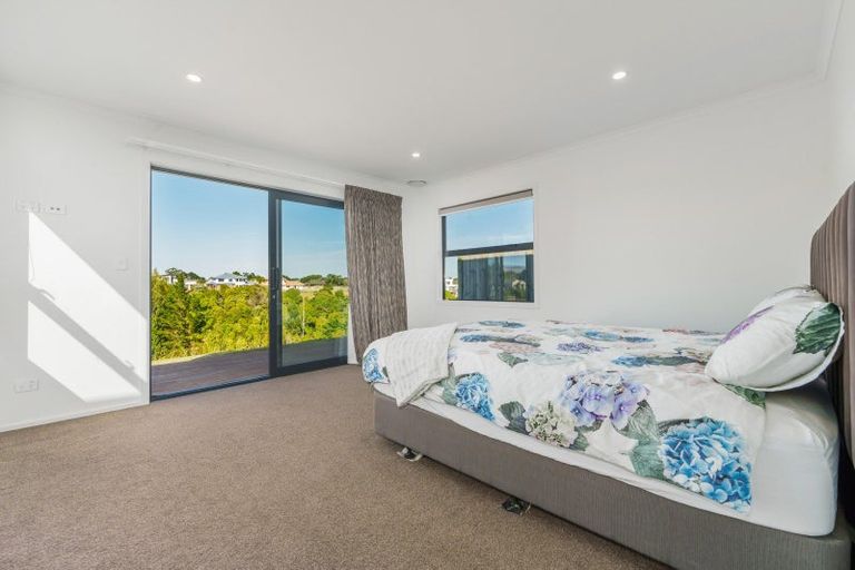 Photo of property in 67 Vaucluse Heights, Fitzherbert, Palmerston North, 4410