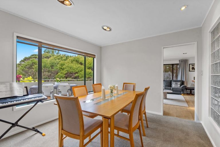 Photo of property in 140 Chelsea View Drive, Chatswood, Auckland, 0626