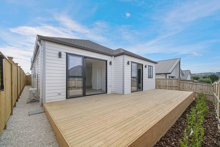 Photo of property in 8 Enchantment Lane, Karaka, Papakura, 2113