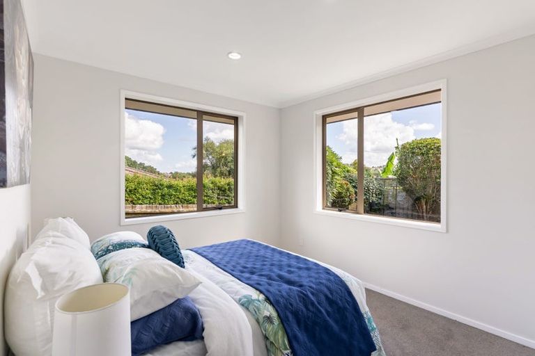 Photo of property in 5 Sunvista Avenue, Oteha, Auckland, 0632