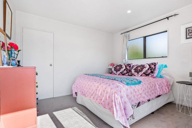 Photo of property in 2/68 Routley Drive, Glen Eden, Auckland, 0602