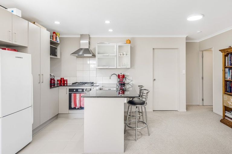 Photo of property in 2 Anna Lane, Glen Eden, Auckland, 0602