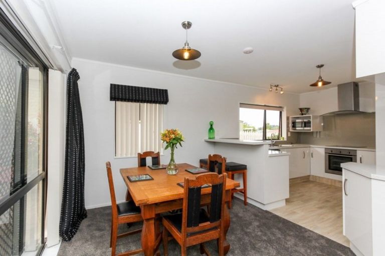 Photo of property in 4 Sandel Rise, Merrilands, New Plymouth, 4312