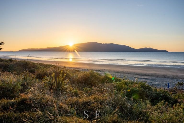 Photo of property in 15 Rauparaha Street, Waikanae Beach, Waikanae, 5036