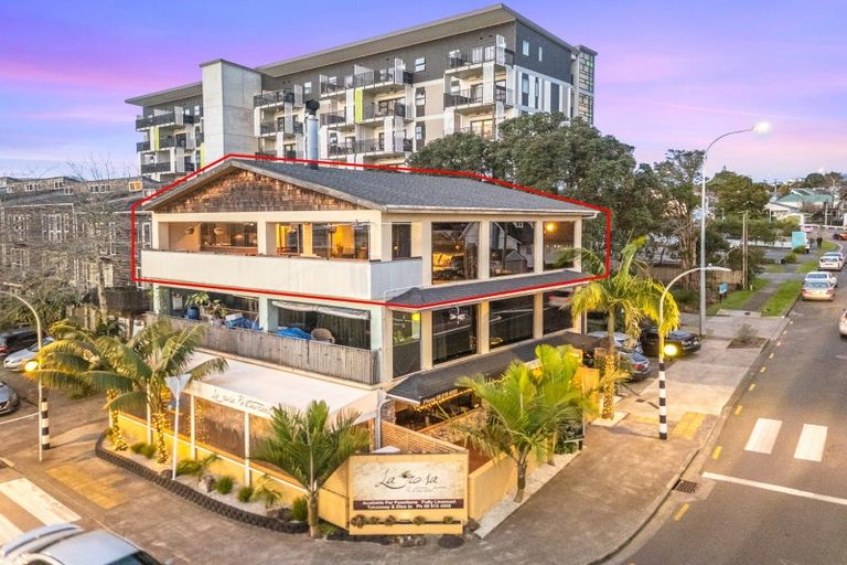 Photo of property in 3/16 Captain Scott Road, Glen Eden, Auckland, 0602