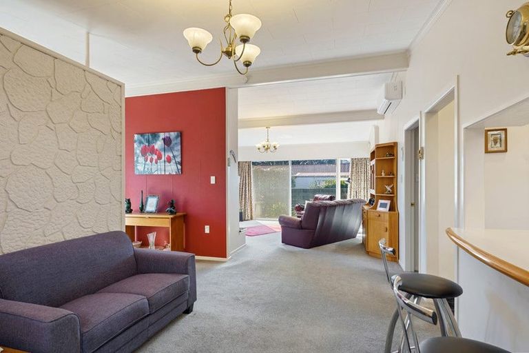 Photo of property in 32 Domain Road, Otaki, 5512