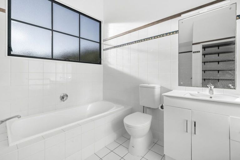 Photo of property in 124b The Ridgeway, Mornington, Wellington, 6021