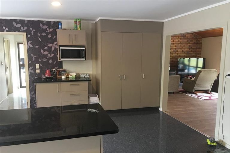 Photo of property in 332 Upper Orewa Road, Wainui, Silverdale, 0992