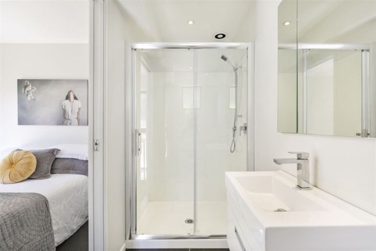 Photo of property in 4/145 Mokoia Road, Birkenhead, Auckland, 0626