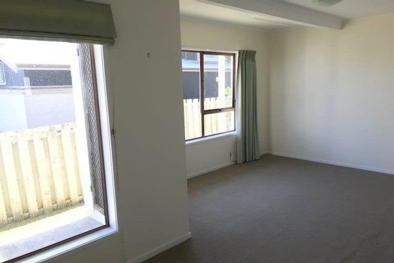 Photo of property in 106a Stanley Point Road, Stanley Point, Auckland, 0624