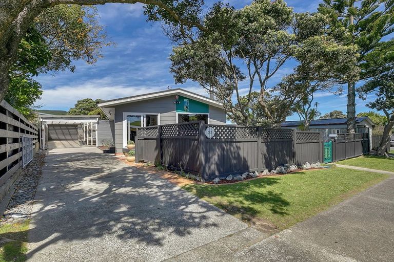 Photo of property in 32 Sea Vista Drive, Pukerua Bay, 5026