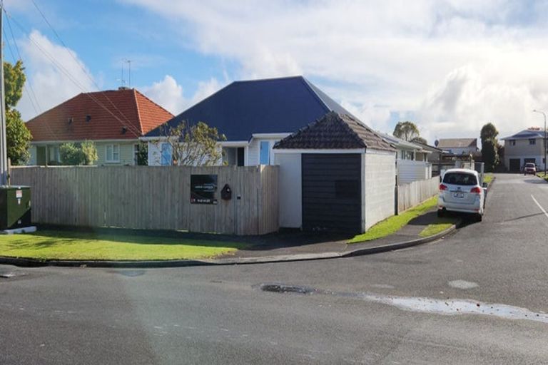 Photo of property in 48 Omata Road, Marfell, New Plymouth, 4310