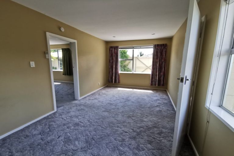 Photo of property in 17 Bateman Avenue, Bryndwr, Christchurch, 8053