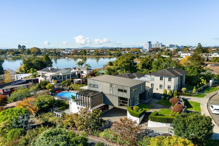 Photo of property in 142 Lake Crescent, Hamilton Lake, Hamilton, 3204