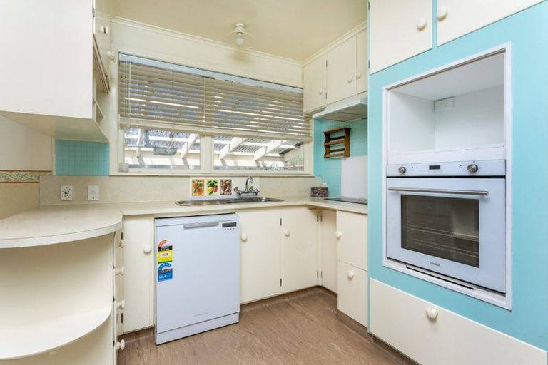 Photo of property in 38 Blakeborough Drive, Forrest Hill, Auckland, 0620