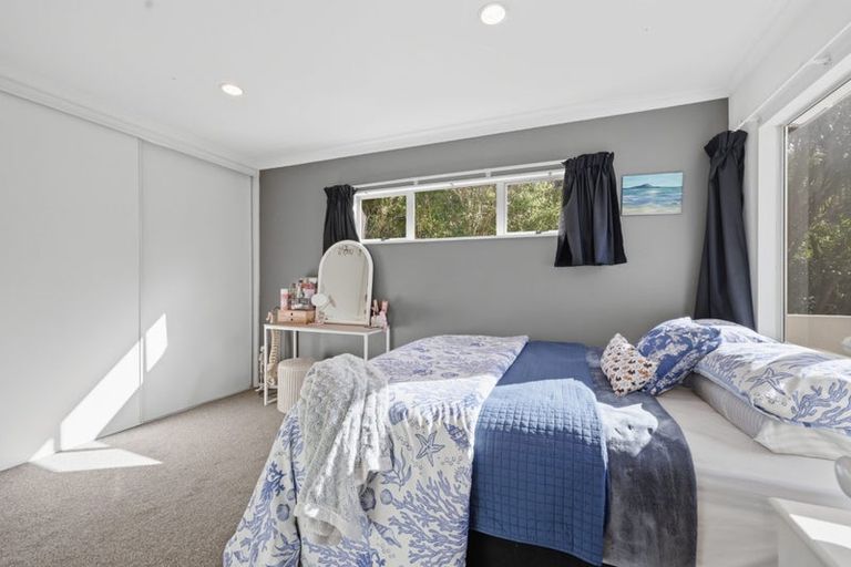 Photo of property in 27 Westminster Gardens, Unsworth Heights, Auckland, 0632