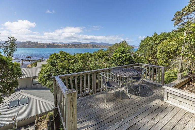 Photo of property in 160 Breaker Bay Road, Breaker Bay, Wellington, 6022