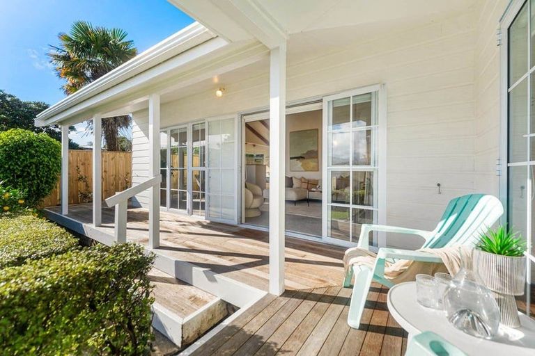 Photo of property in 2/25 College Road, Northcote, Auckland, 0627