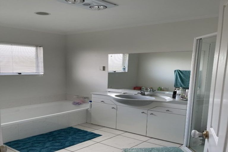 Photo of property in 69 Marina View Drive, West Harbour, Auckland, 0618