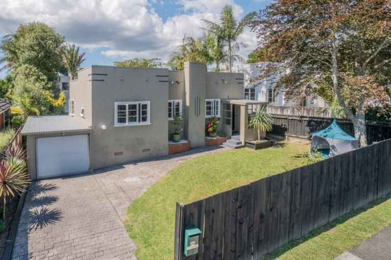 Photo of property in 1/24 Gardner Avenue, New Lynn, Auckland, 0600