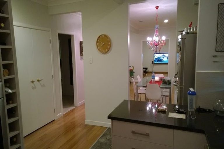 Photo of property in 28 Coles Crescent, Papakura, 2110