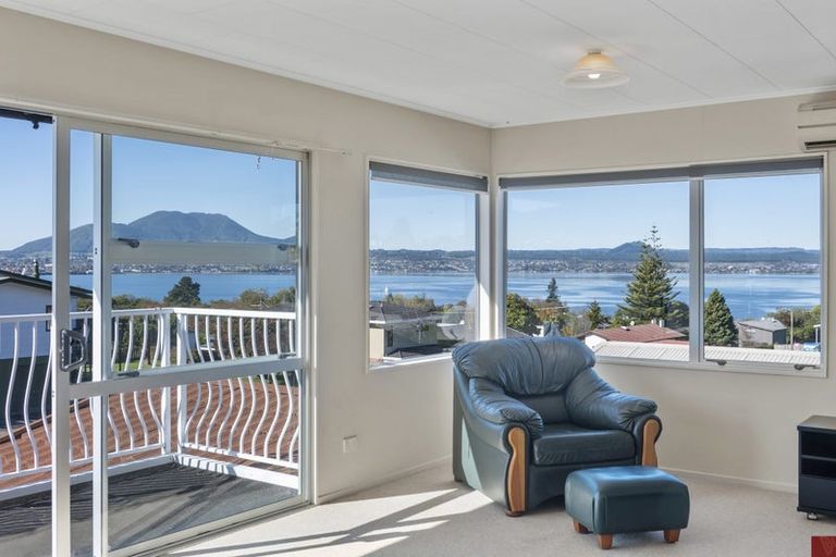 Photo of property in 7 Reeves Road, Acacia Bay, Taupo, 3330